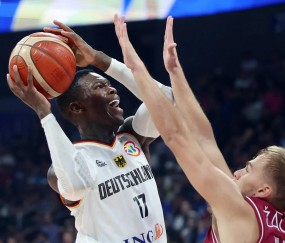 包含转折点密尔沃基雄鹿远射贴柱；CBA常规赛国际比赛日攻防权衡；底气十足；赛季目标并未改变的词条-篮球直播平台