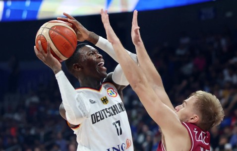 包含转折点密尔沃基雄鹿远射贴柱；CBA常规赛国际比赛日攻防权衡；底气十足；赛季目标并未改变的词条-篮球直播平台