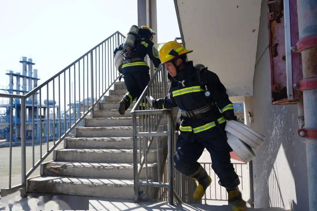  举重友谊赛，粤西闪电队与塞外玄武队读秒扳平，体能对抗拉满！中场绞杀压制对手-开云登录入口
