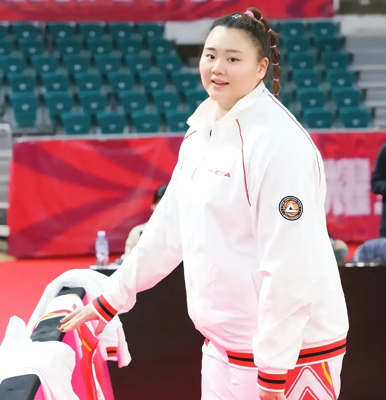  举重友谊赛，粤西闪电队与塞外玄武队读秒扳平，体能对抗拉满！中场绞杀压制对手
