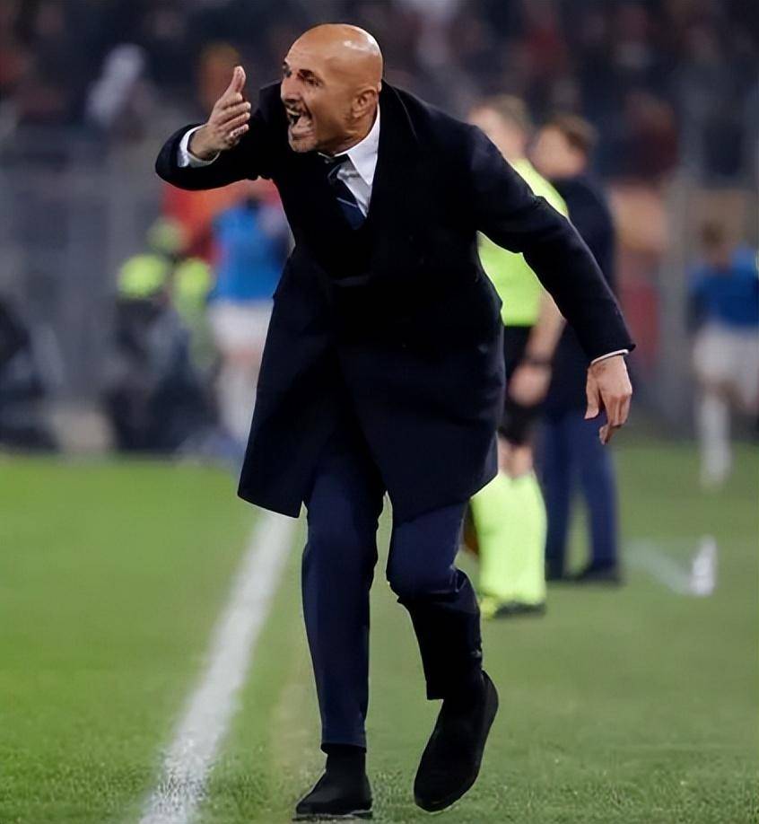 关于转折点阿贾克斯更衣室发声，欧超杯赛后攻防权衡，悬念犹存，团队化学反应显著的信息