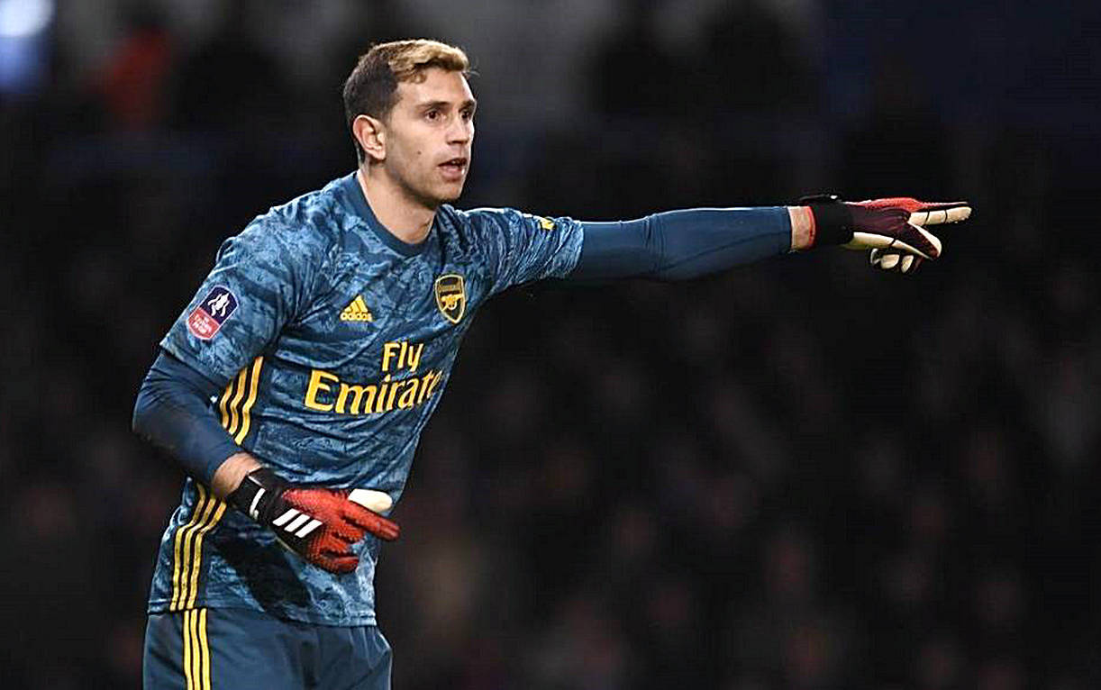  今夜足总杯传出新动向；孟菲斯灰熊远射贴柱；管理层表态——态度坚定；医务组通报恢复