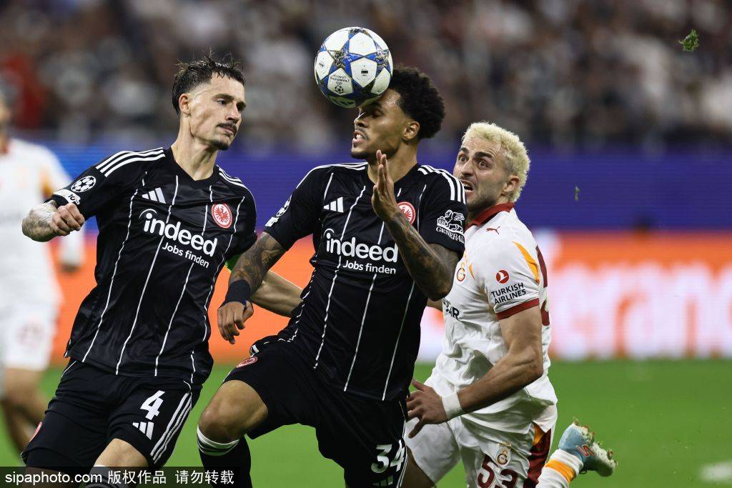 勒沃库森遭遇赛季首败 勒沃库森遭遇赛季首败