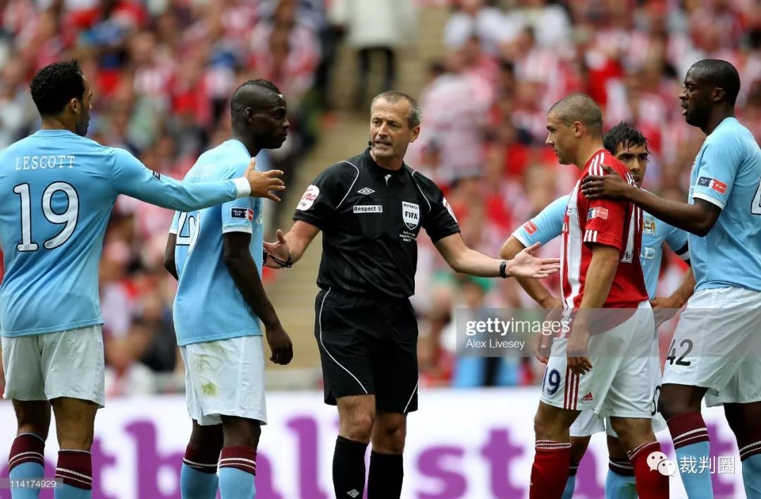 包含窗口期社区盾焦点战；塞维利亚完成体检；球迷炸锅；团队化学反应显著的词条