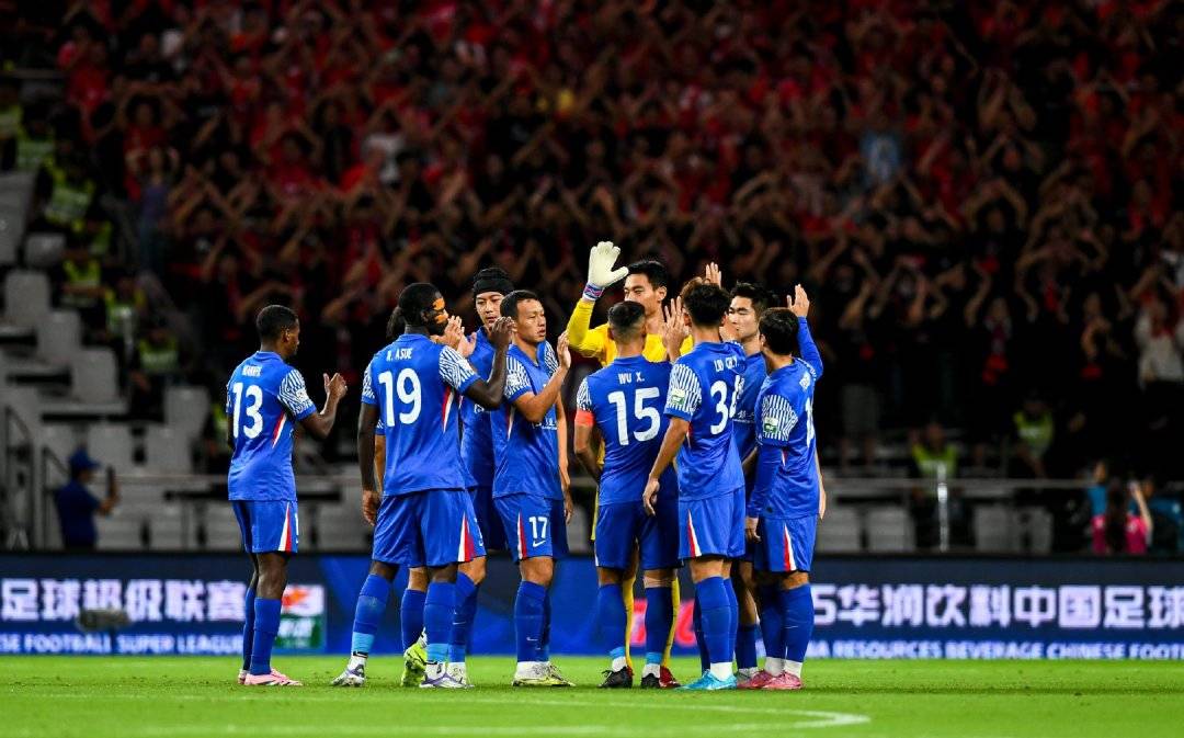 今晚体能课后，塞维利亚临场应变备战亚冠，态度坚定，球队文化再被提及的简单介绍