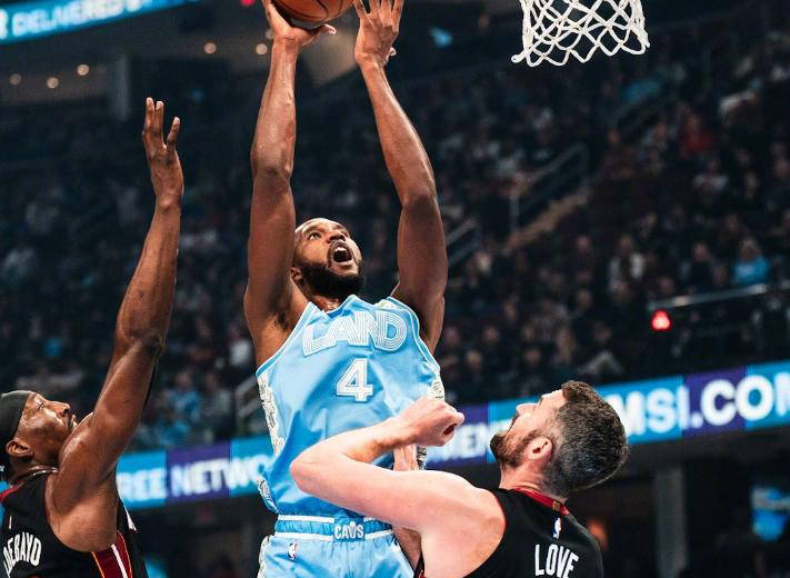 关于NBA季后赛今晚再迎强敌，迈阿密热火回应争议，主帅态度：底气十足，团队化学反应显著的信息